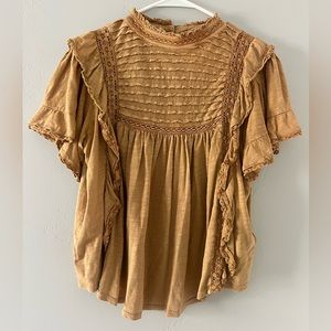 Free People Flutter Sleeve Top!  Tan. Size Medium.